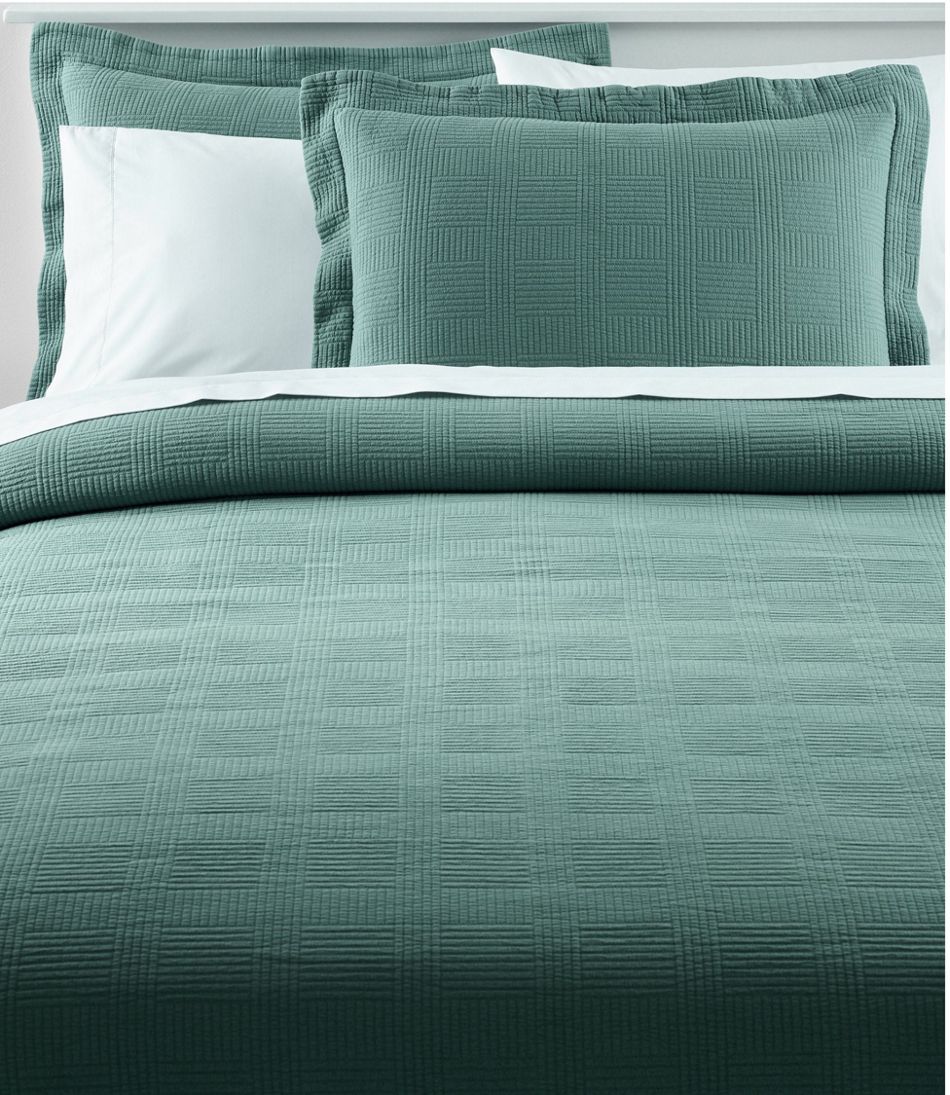 Vintage Matelassé Coverlet L.L.Bean Featured