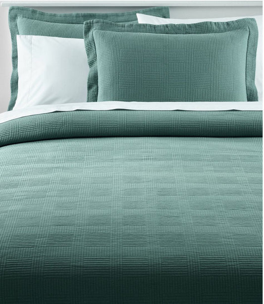 Vintage Matelassé Coverlet L.L.Bean Featured