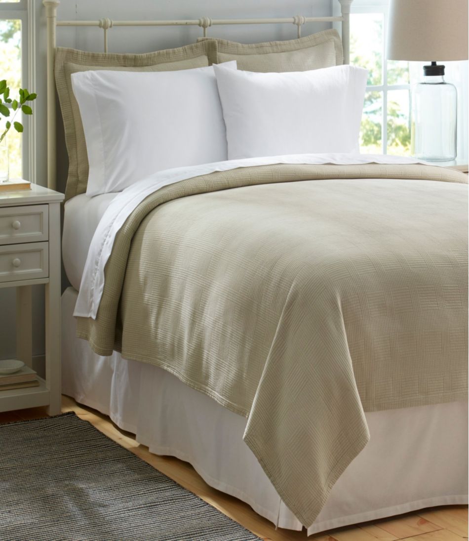 Vintage Matelassé Coverlet L.L.Bean Featured